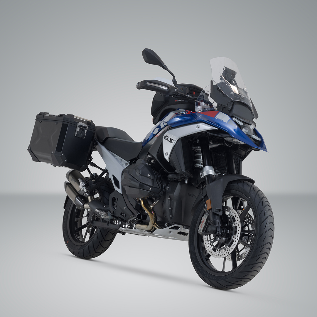 BMW R 1300 GS SW-Motech TRAX Adventure -sivulaukkusarja lisävarusteilla